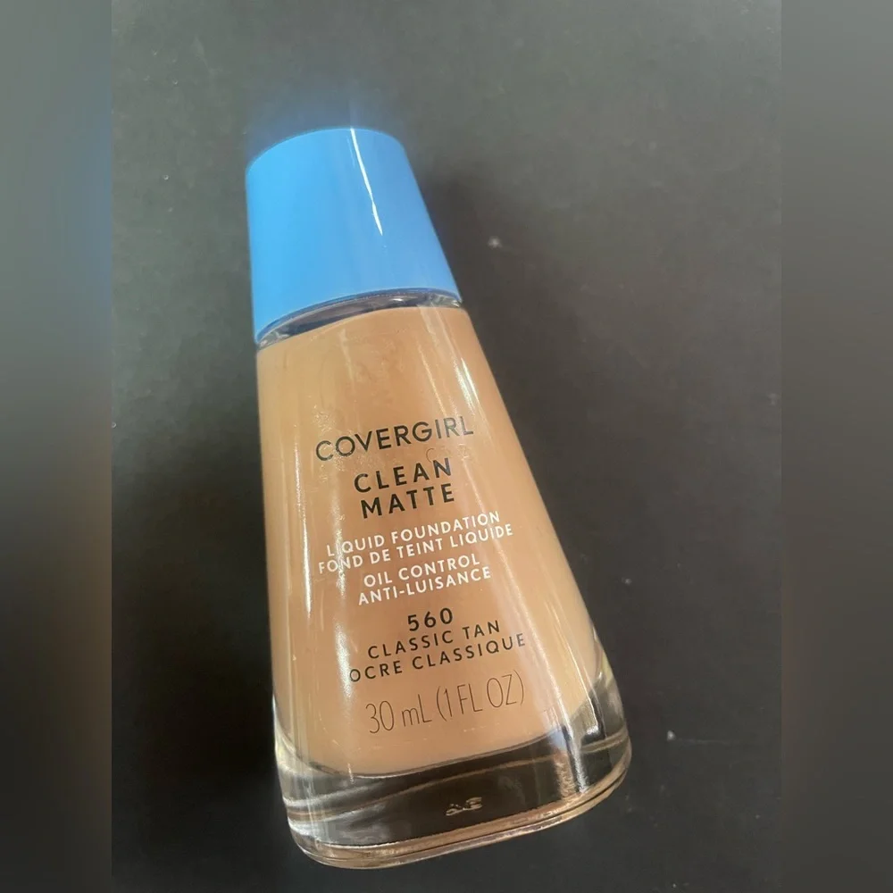 Covergirl Clean Matte Liquid Foundation - Classic Tan